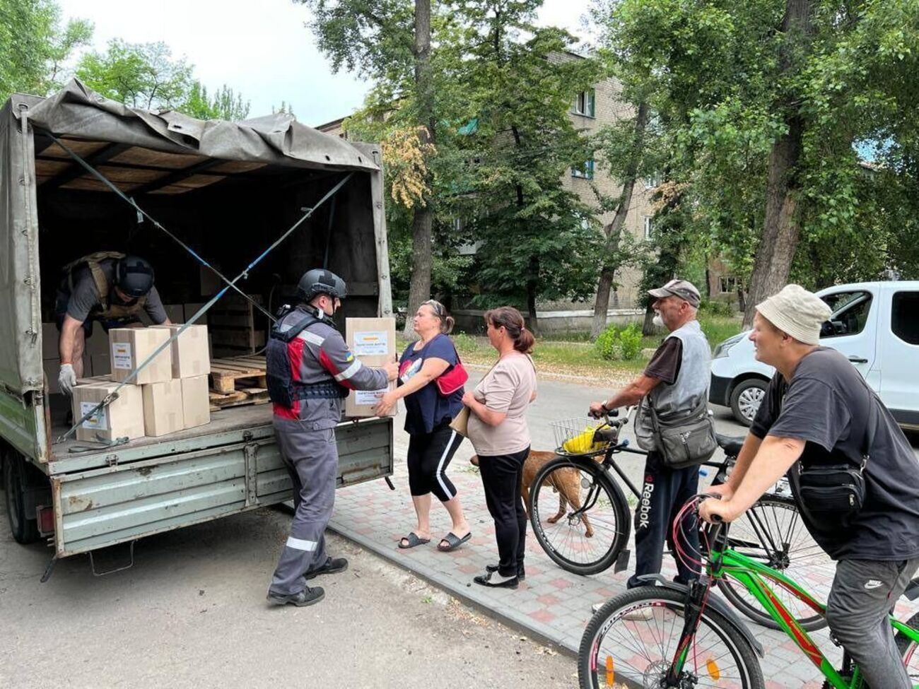 В Авдеевку доставили уже 16 000 продуктовых наборов