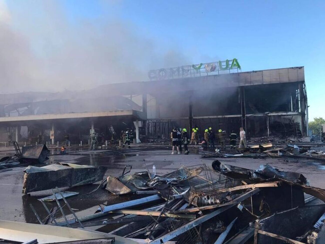 В результате удара по ТЦ в Кременчуге десятки людей погибли, ранены, пропали без вести