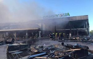 В результате удара по ТЦ в Кременчуге десятки людей погибли, ранены, пропали без вести