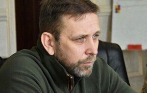Александр Щуцкий: Грузы гуманитарные, те же броники, тепловизоры, которые нам нужны на передовую, они стояли вместе в общей очереди с транспортом для собственного использования