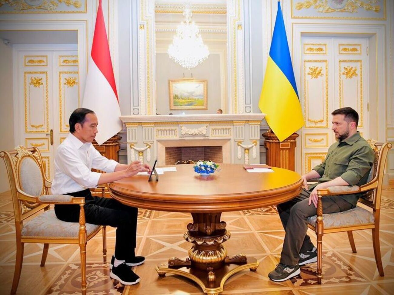 После визита в Украину и встречи с Зеленским Видодо (слева) отправится в Москву на переговоры с Путиным