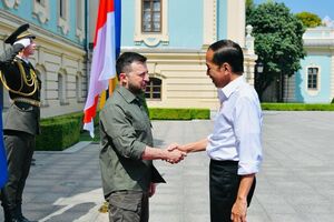 Видодо (справа) прибыл с визитом в Украину 29 июня, президент Индонезии встретился с Зеленским