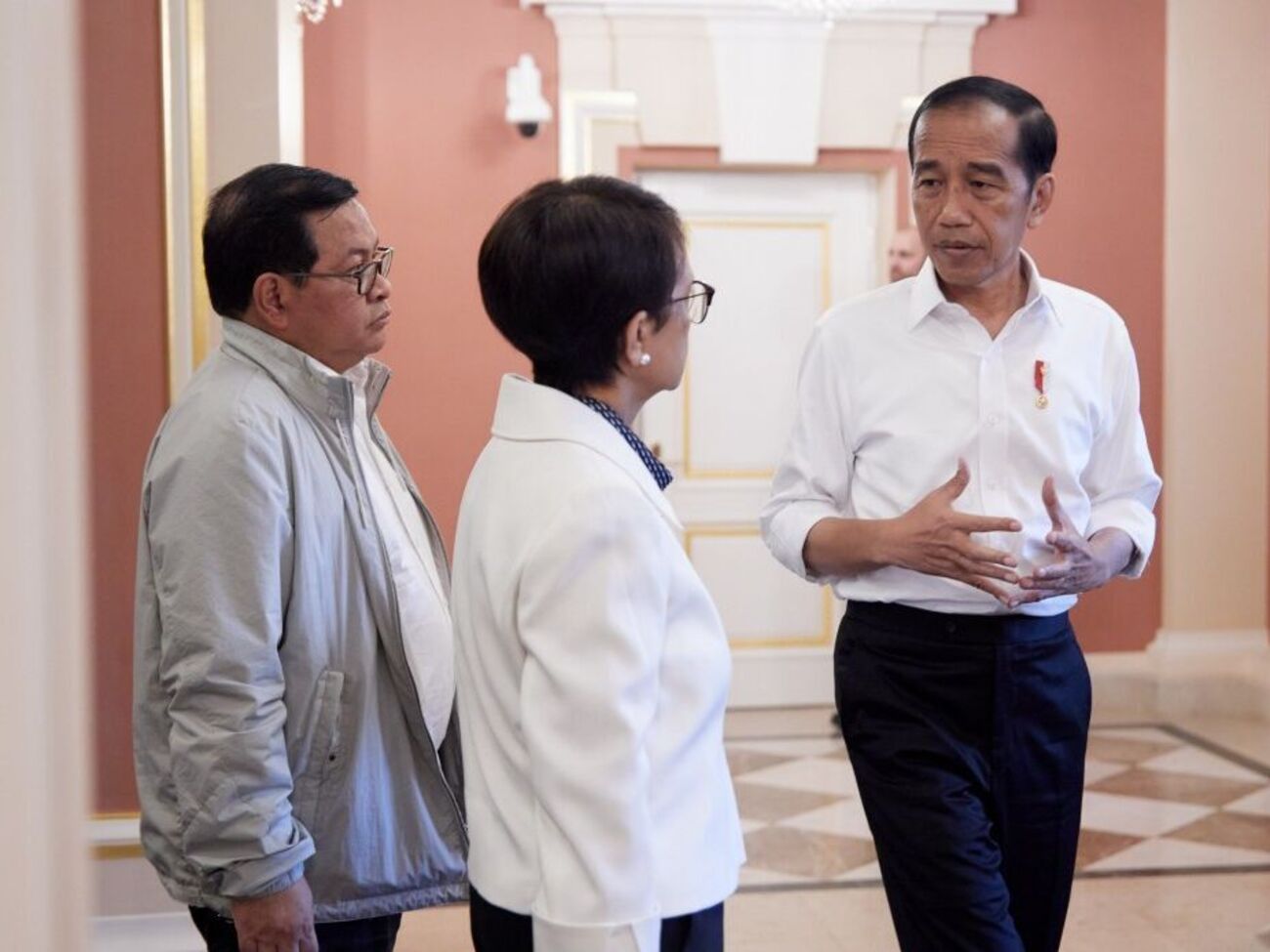 Видодо (справа) заявил, что поддерживает усилия ООН по разблокировке экспорта зерна из Украины