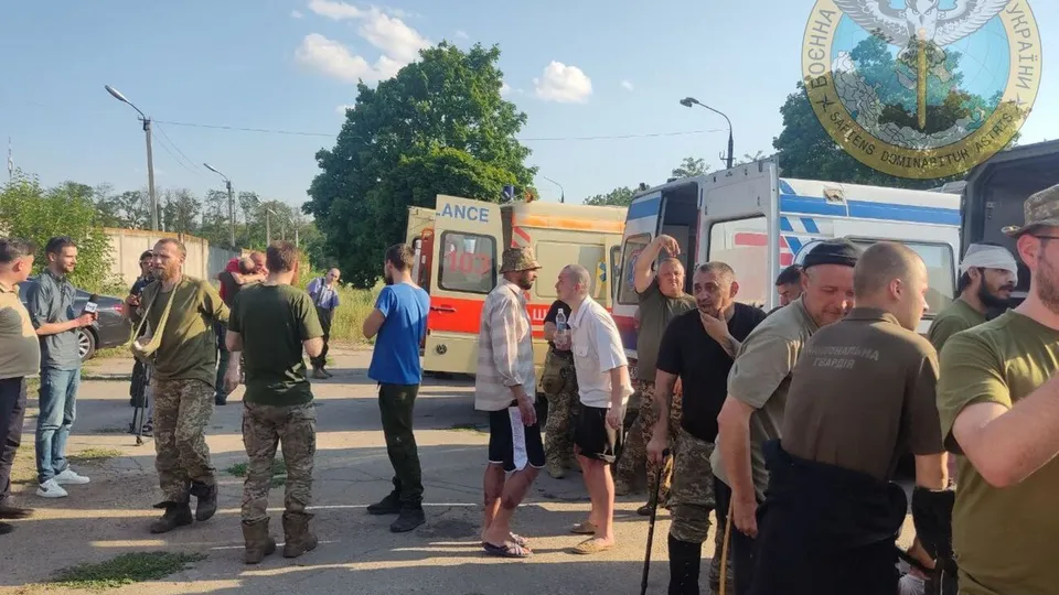 "Азов", ВСУ, пограничники. Украинская разведка показала защитников, которых вернули домой в результате обмена. Фоторепортаж