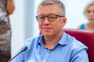 После повышения учетной ставки с 10% до 25% спрос на доллары уменьшится, гривна немного подрастет