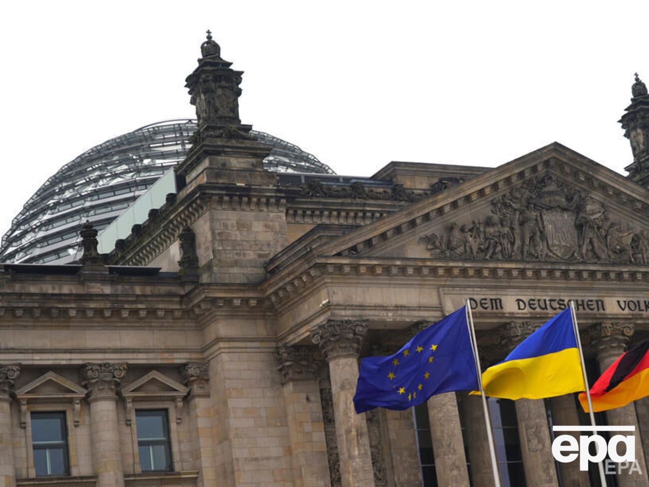 Майже кожен четвертий учасник опитування вважає постачання зброї Україні надмірними