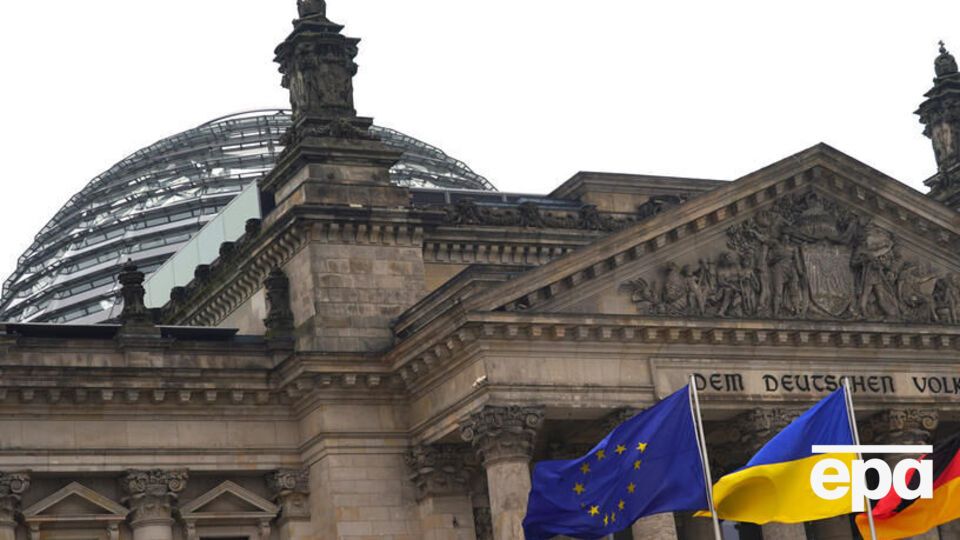Майже кожен четвертий учасник опитування вважає постачання зброї Україні надмірними