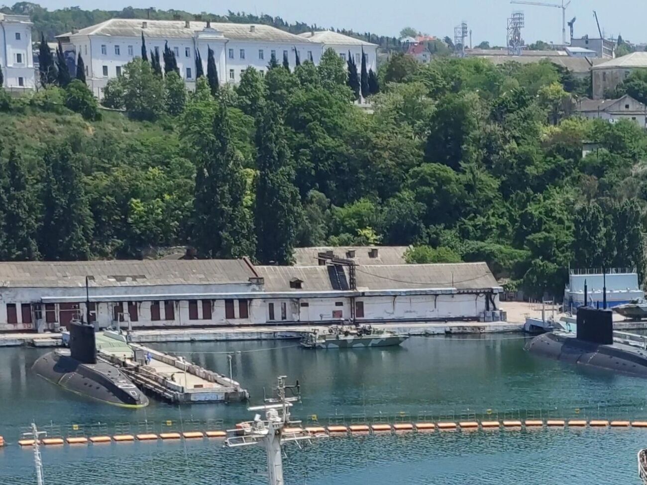 Російські підводні човни у Севастополі
