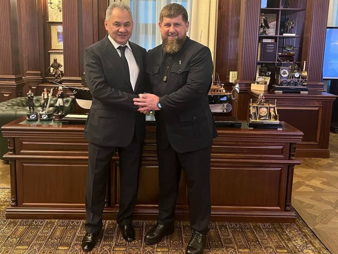 Кадиров (на фото праворуч) повідомив про зустріч із Шойгу в Москві