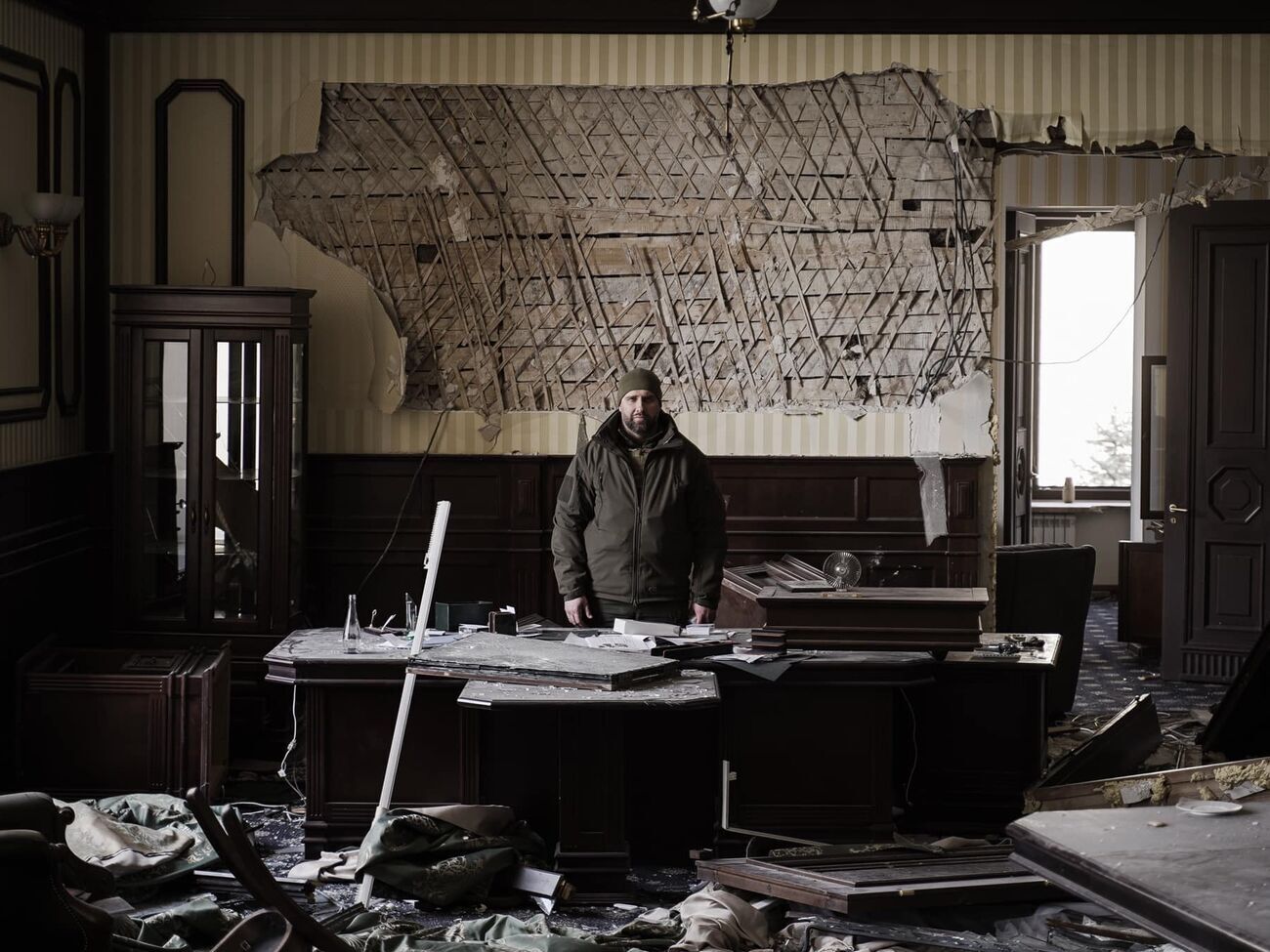 Такий вигляд мав робочий кабінет Синєгубова після обстрілу