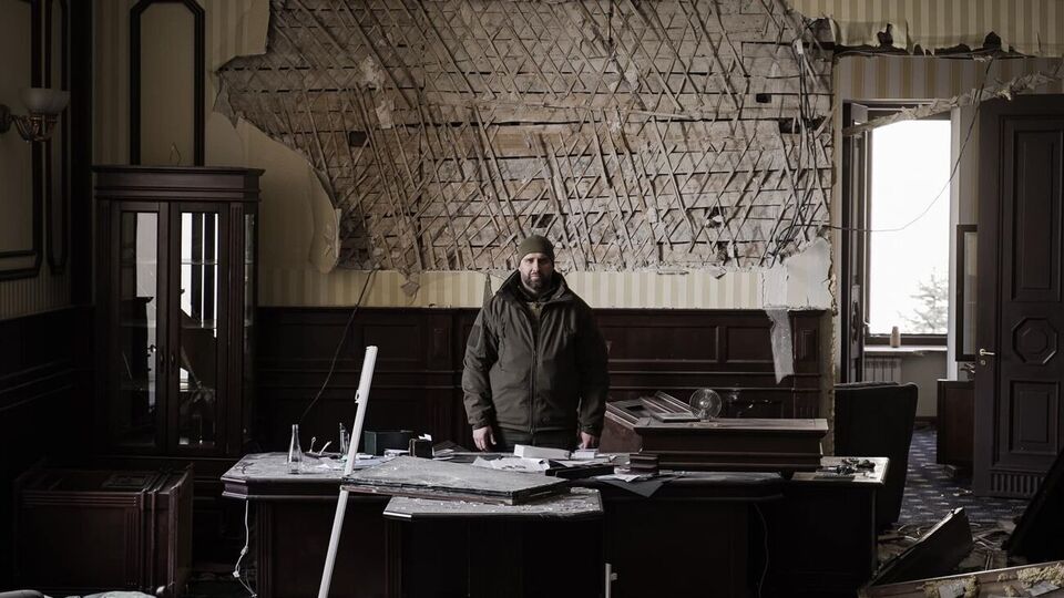 Такий вигляд мав робочий кабінет Синєгубова після обстрілу