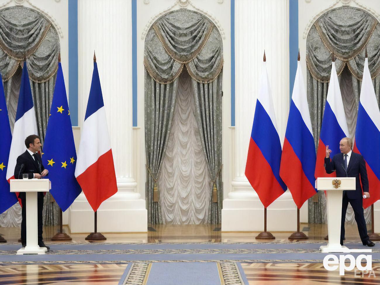 Путин в разговоре с Макроном за несколько дней до вторжения в Украину раздражался и лгал