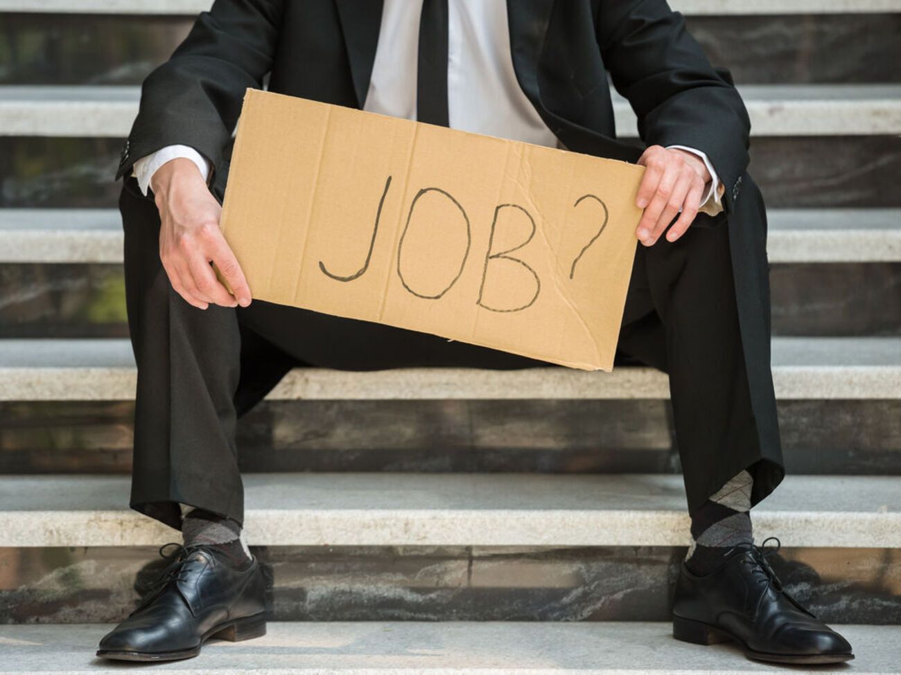 Число потерявших работу в Украине упало с 52% в марте до 35%