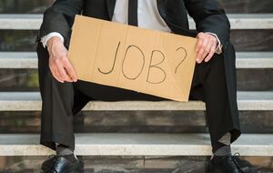 Число потерявших работу в Украине упало с 52% в марте до 35%