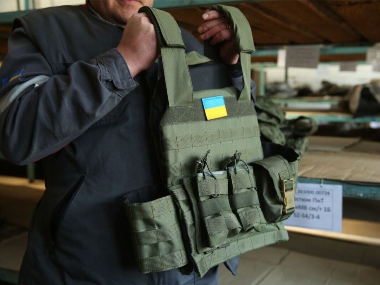 Запорізький гарнізон Нацгвардії вже отримав від компанії понад 3 тис. бронежилетів