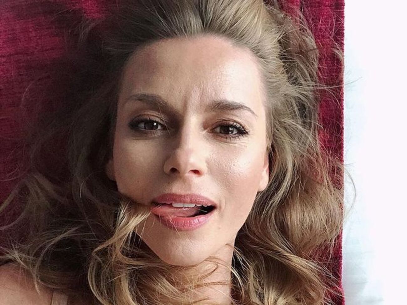 Толкаліна позувала на каменях