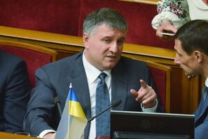 Что делает Россия после запрета Литвы на транзит товаров? Россия молчит. Потому что ничего не может сделать против страны – члена НАТО