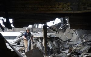 Всего с начала спасательных работ под завалами ТРЦ в Кременчуге обнаружено 22 фрагмента тел, отметили в ГСЧС Украины