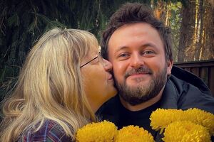 Dzidzio: Мама настільки бойова духом! Вона завжди із синьо-жовтим прапором, і кулак у неї міцний