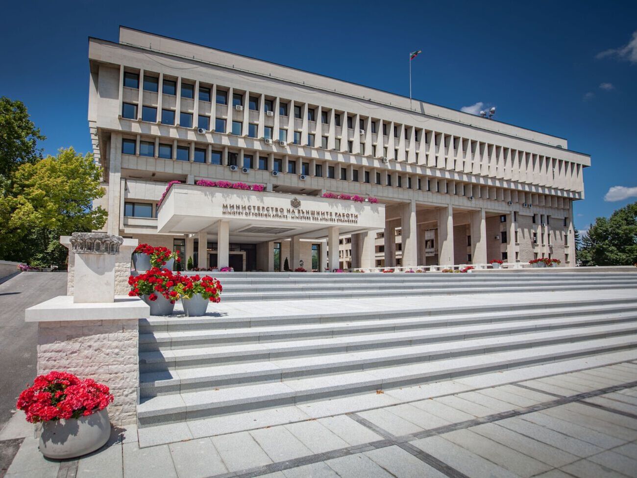 Посол РФ&nbsp;передала в МИД Болгарии устную ноту, потребовав&nbsp;до 12.00 1 июля отменить решение о высылке из страны 70 российских дипломатов