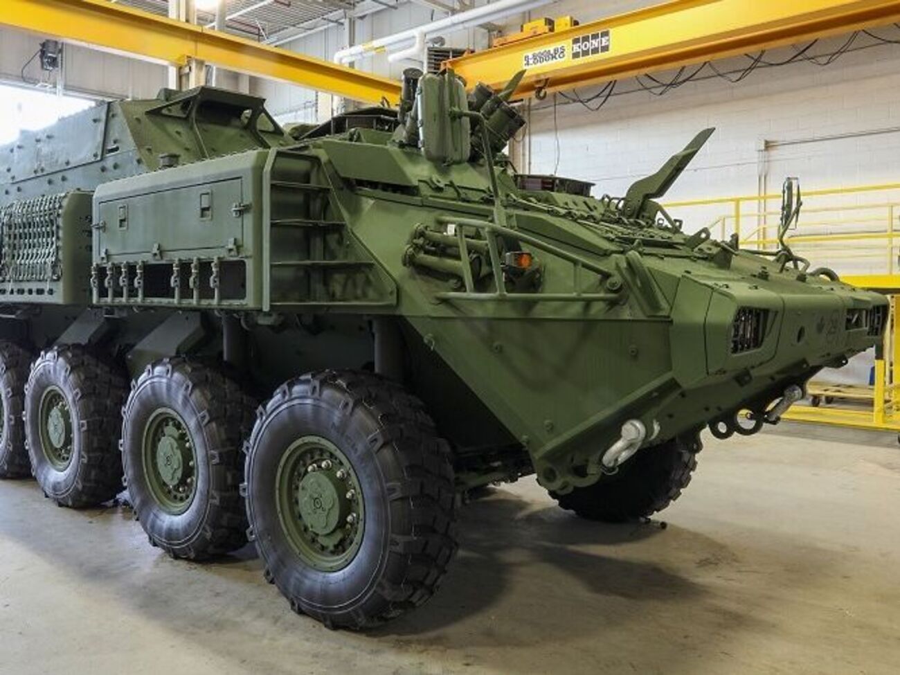 Канада поставит Украине 39 бронетранспортеров летом