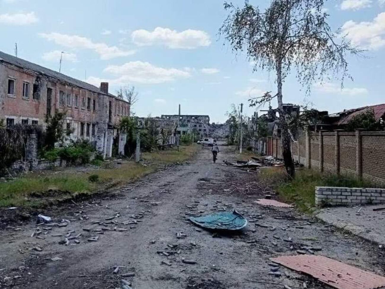 Росіяни й далі руйнують українські міста й убивають людей