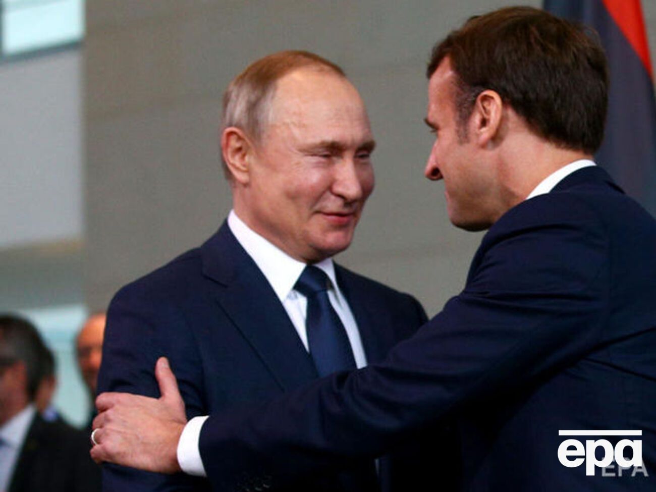 Макрон считает, что Путин сделал историческую ошибку, но россияне &ndash; по-прежнему великий народ