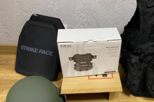 Силантьєв передав медикам 15 комплектів амуніції, які складаються із бронежилета та каски