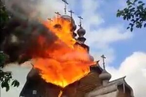 Церкву було побудовано у традиціях дерев'яного зодчества