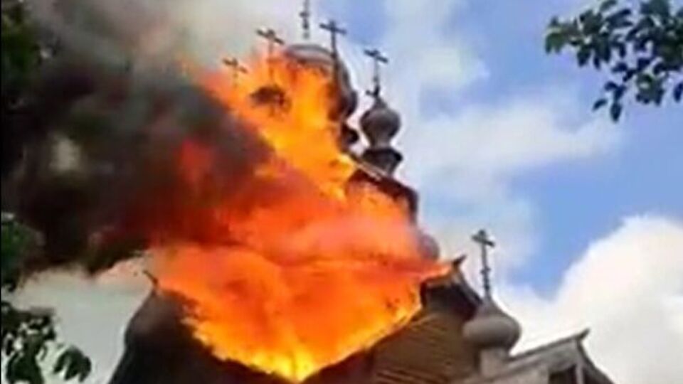 Церкву було побудовано у традиціях дерев'яного зодчества