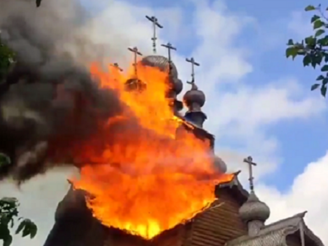 Россияне несколько раз обстреливали Святогорскую лавру