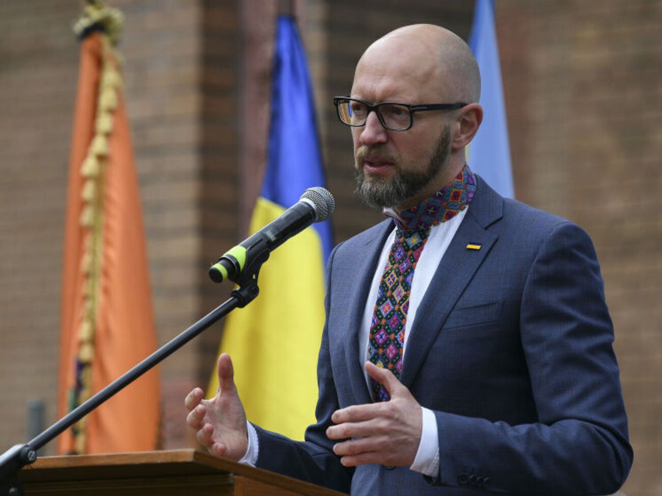 Яценюк: Призываю мировых лидеров понять, что нельзя вести переговоры с убийцей, который приставил тебе пистолет к голове