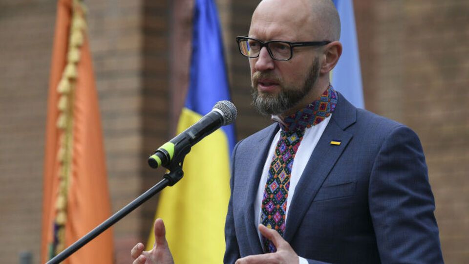 Яценюк: Закликаю світових лідерів усвідомити: не можна вести перемовини з убивцею, який приклав тобі пістолет до голови