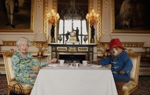 Елизавета II одобрила сценарий ролика с участием Медвежонка Паддингтона, так как "хорошо известна своим чувством юмора"