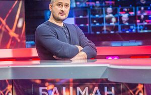 Бабченко: Когда русский либерал куда-то приезжает, он вешает на стенку портрет поросенка Петра, начинает болеть за сборную России и рассказывать, что русские ни в чем не виноваты