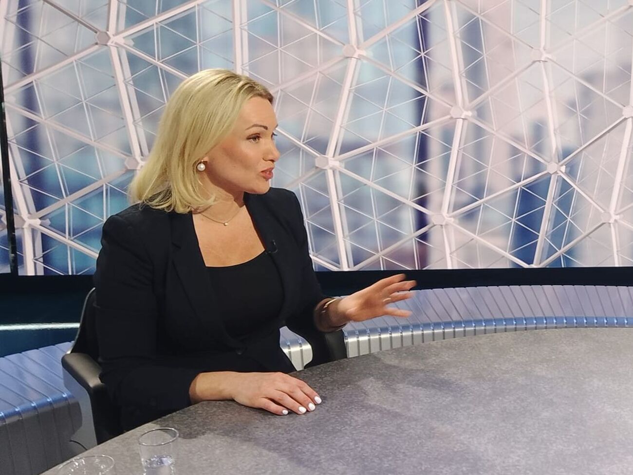 Овсянникова называет себя врагом Кремля, но активно продвигает на Западе идею снятия санкций с России