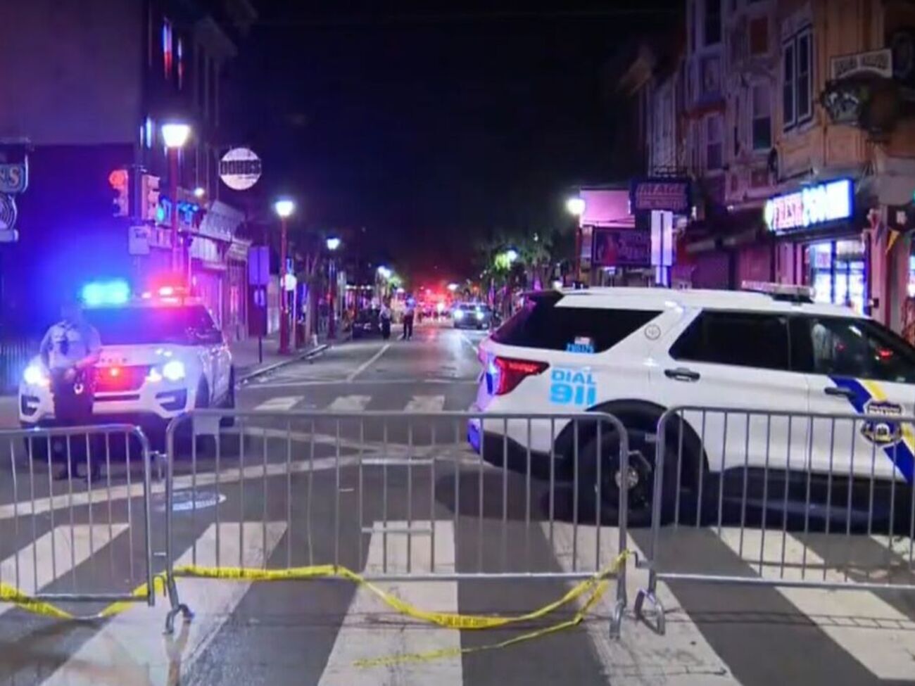 На месте стрельбы нашли два пистолета