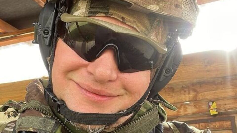 Хливнюк розповів, що розвозить людям ліки та доправляє лікарів у зоні бойових дій