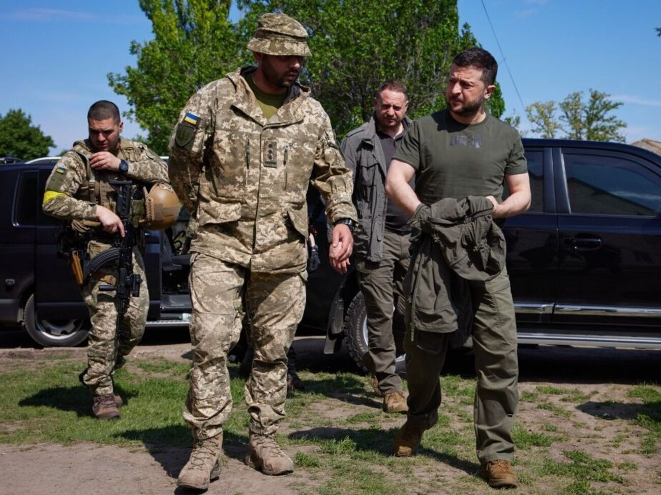 Зеленський був у двох областях на Донбасі