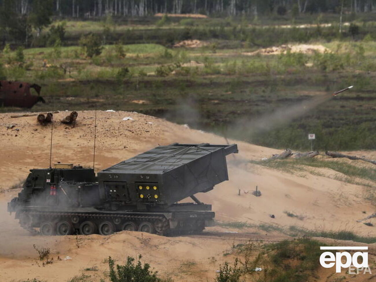 Британские MRLS (фото сделано во время учений Summer Shield 2022) помогут Украине защититься от дальнобойной артиллерии, которую РФ "использует без разбора", сказал Уоллес