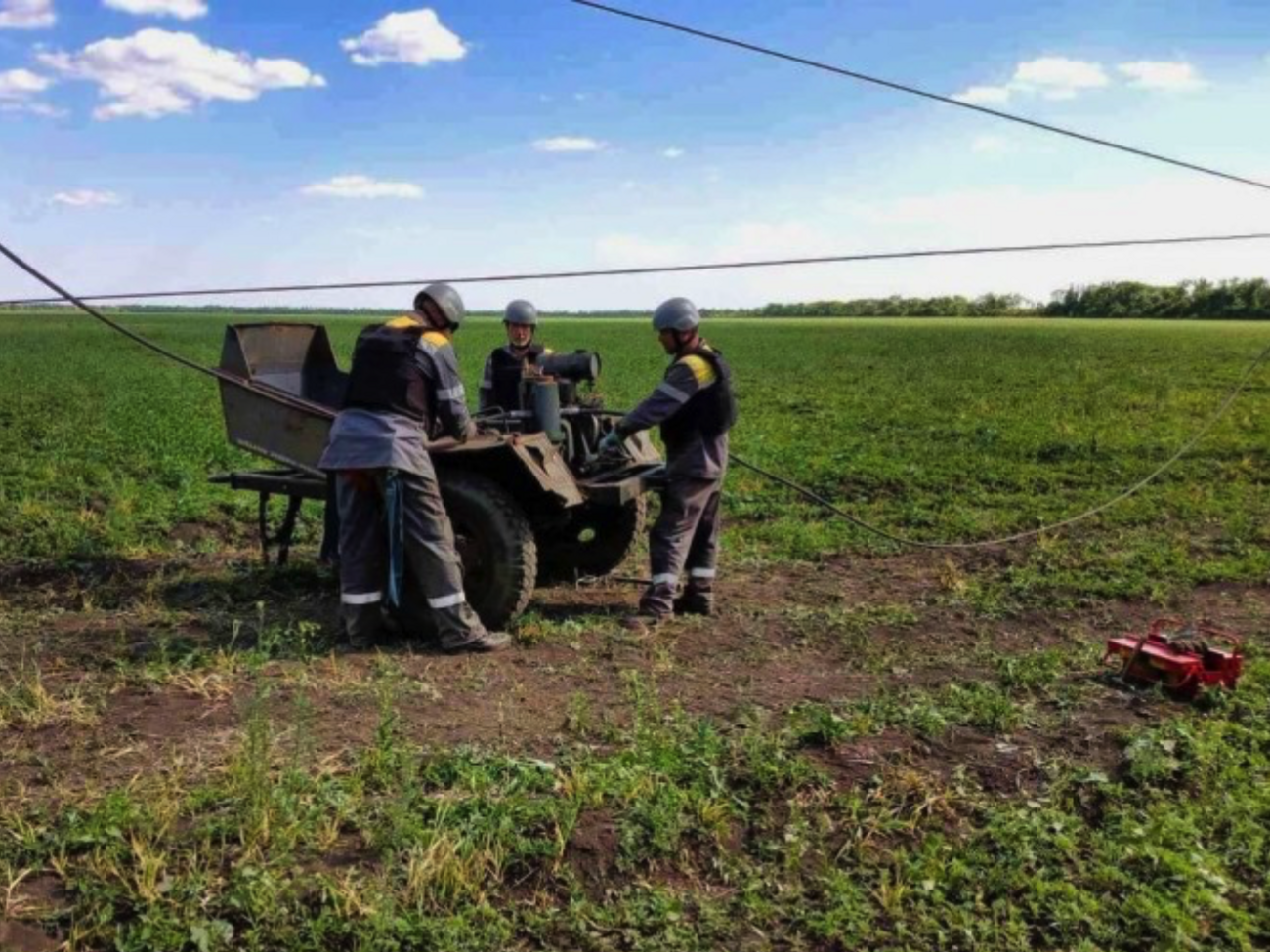 Из-за вражеских обстрелов были повреждены сети в Криворожском районе Днепропетровской области