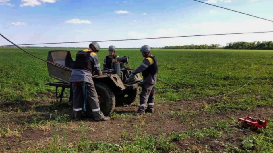 Из-за вражеских обстрелов были повреждены сети в Криворожском районе Днепропетровской области