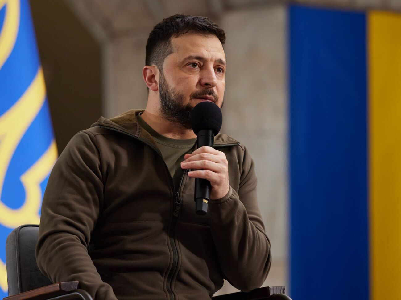 Зеленский (на фото) заявлял, что о мире готов говорить с Путиным