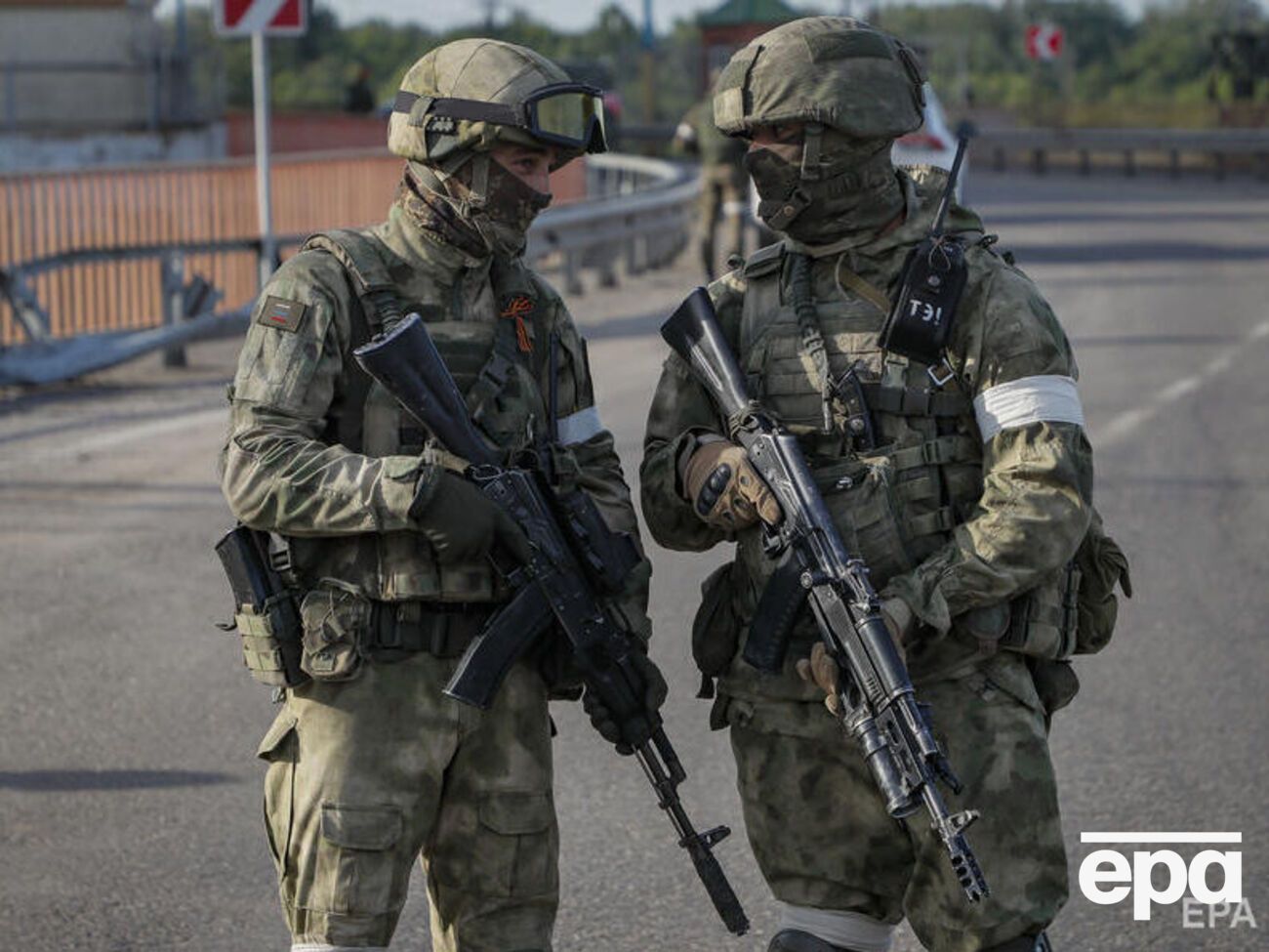 Два оккупанта обсудили, кто из них первым будет убивать мирных водителей на дороге в Херсонской области, разговор опубликовала СБУ