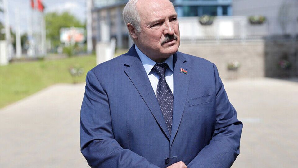 Украинские военные снесут головы всем, кто сегодня хочет расчленить страну, считает Лукашенко