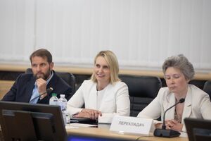 Брінк (у центрі) зазначила, що ДПСУ, Нацгвардія та Нацполіція виявили "справжній героїзм у найжахливіших умовах"