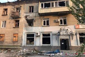 В результате обстрелов за день в городах Луганской области разрушены десятки домов