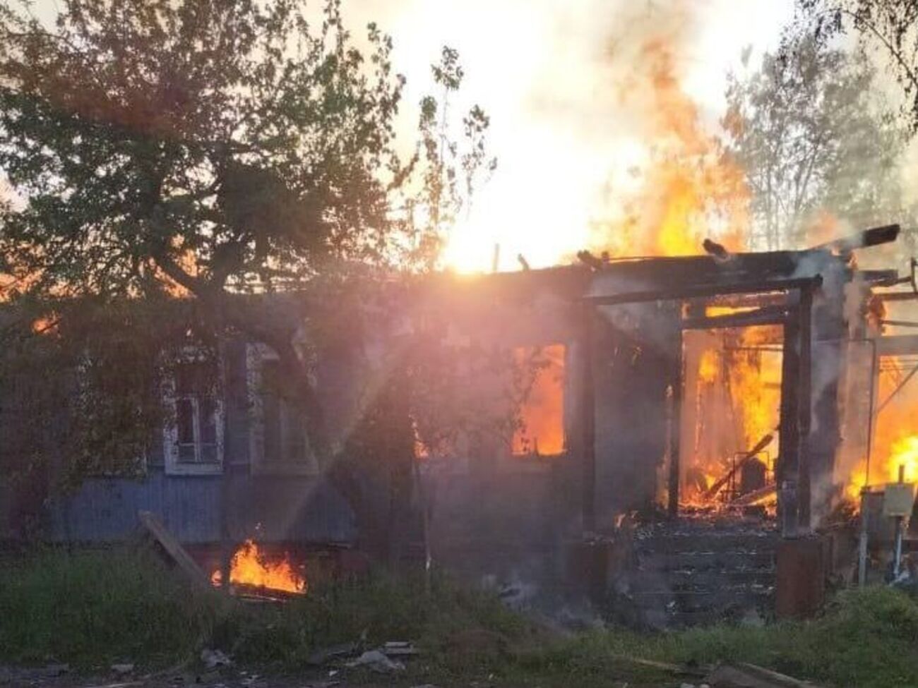 Унаслідок ранкового обстрілу в місті Середина-Буда почалися пожежі