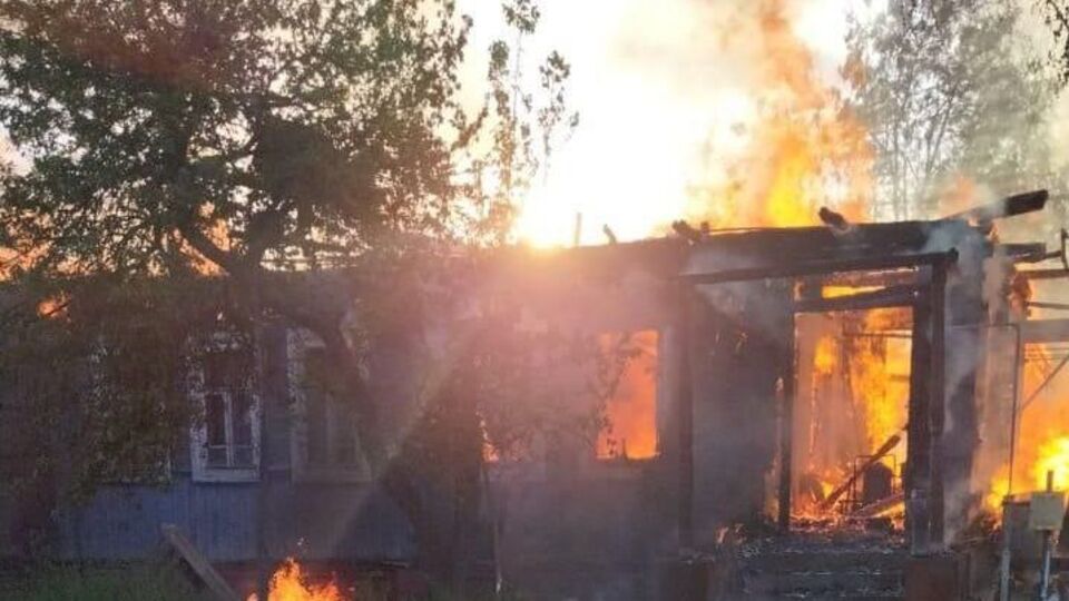 Унаслідок ранкового обстрілу в місті Середина-Буда почалися пожежі