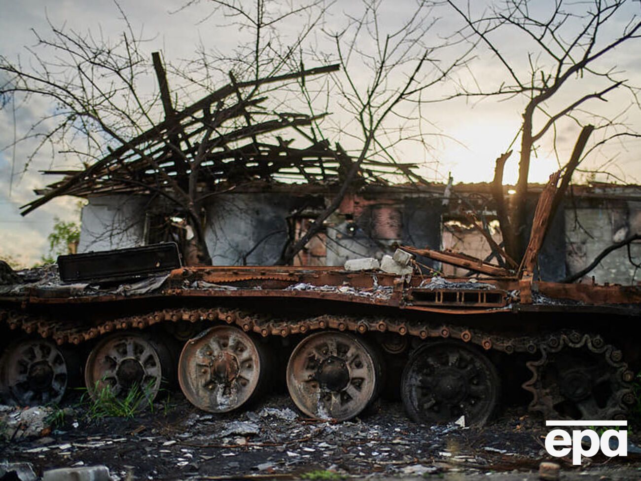 По словам Козицкого, вступив в ближний бой с украинскими десантниками, противник вынужден был отступить